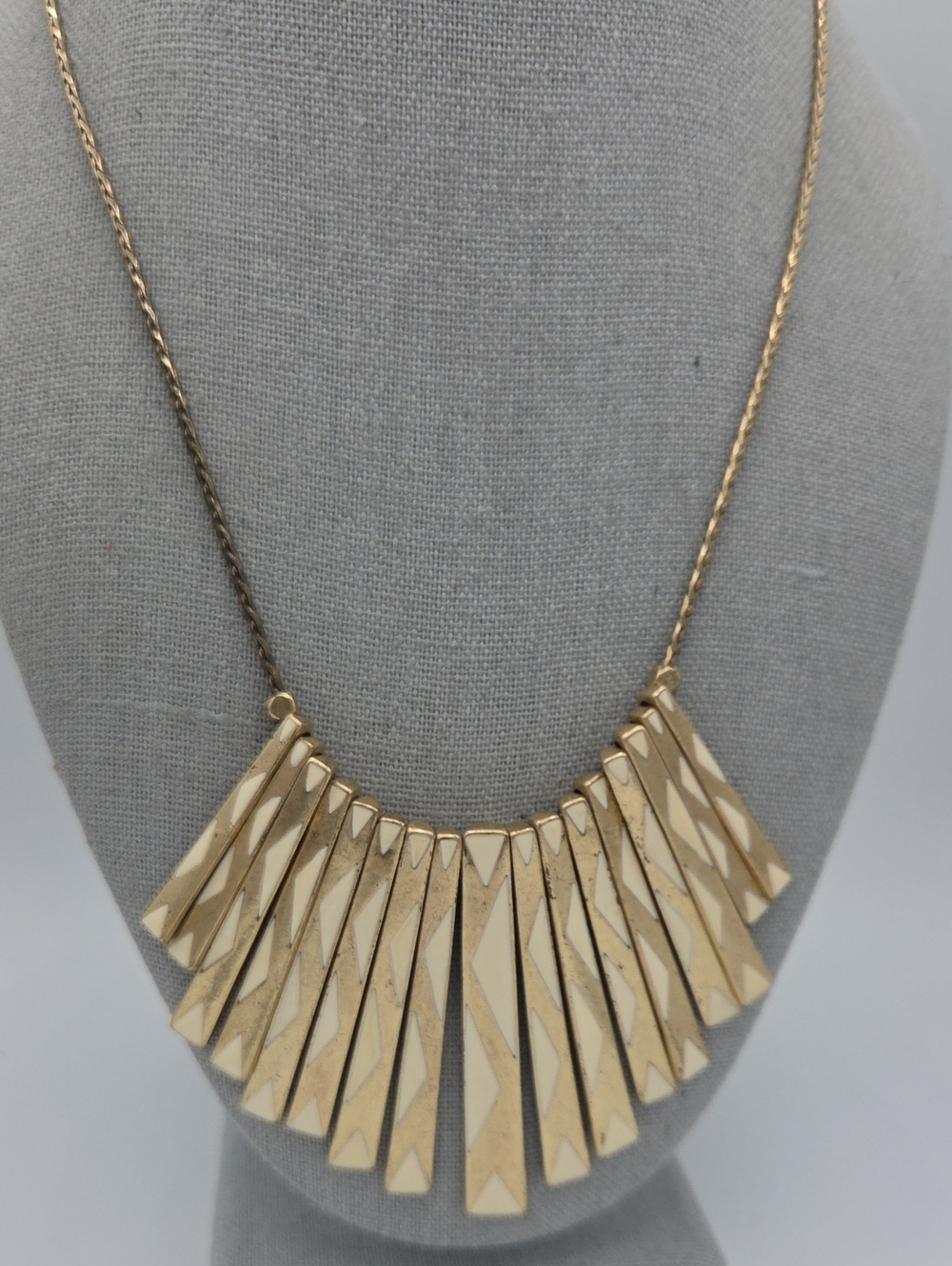 5 for $25! Lucky Brand Gold Tone Statement Fan Pendant Necklace